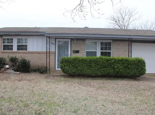 624 SW 15th St, Moore, OK 73160