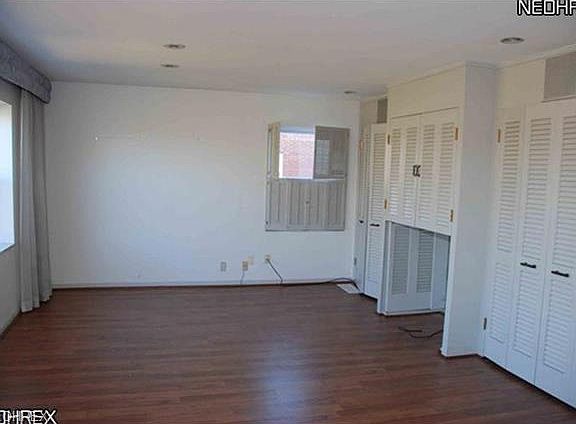 5th image of 18975 Van Aken Blvd APT 508A