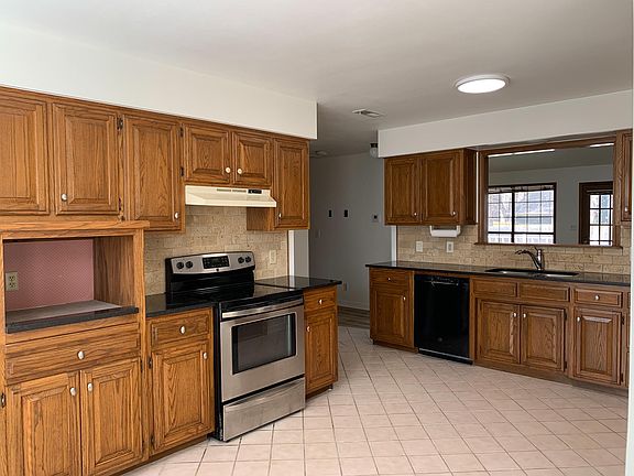 4th image of 3263 N Makeig Ct