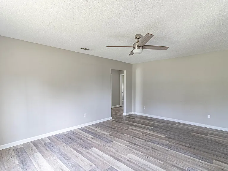 1103 Ballard Dr — Photo 7
