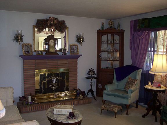 3rd image of 4833 Bromfield Ave