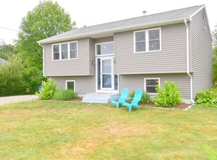 15 Manor Dr, Narragansett, RI 02882