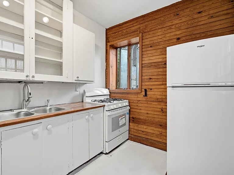 4051 Ludlow St — Photo 9