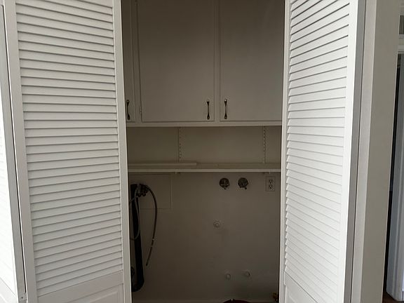 3rd image of 741 Barris Dr #1/2