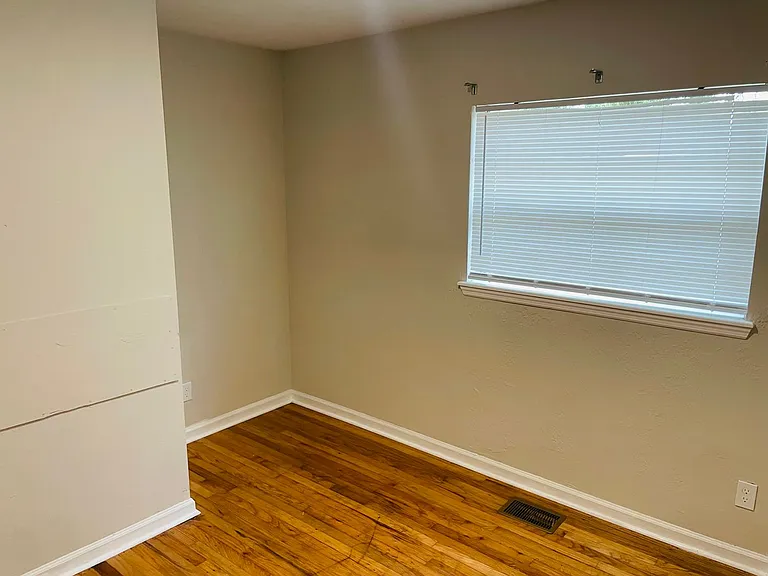 1100 Joe Louis St — Photo 10
