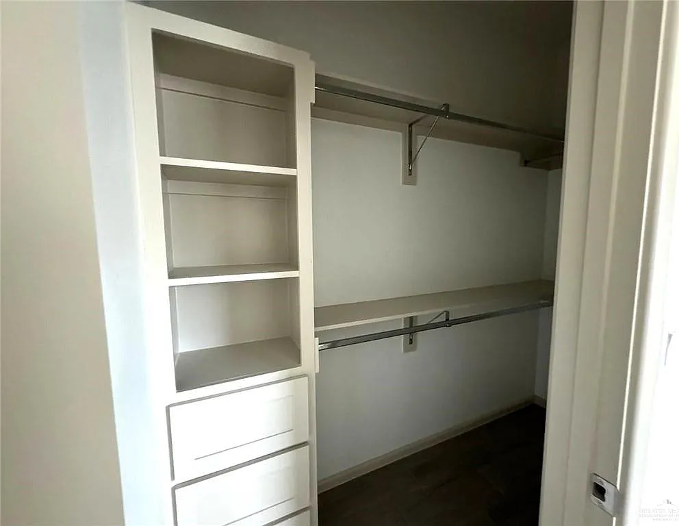3 bed, 2.0 bath, 1050 sqft, $1,100 — Photo 4