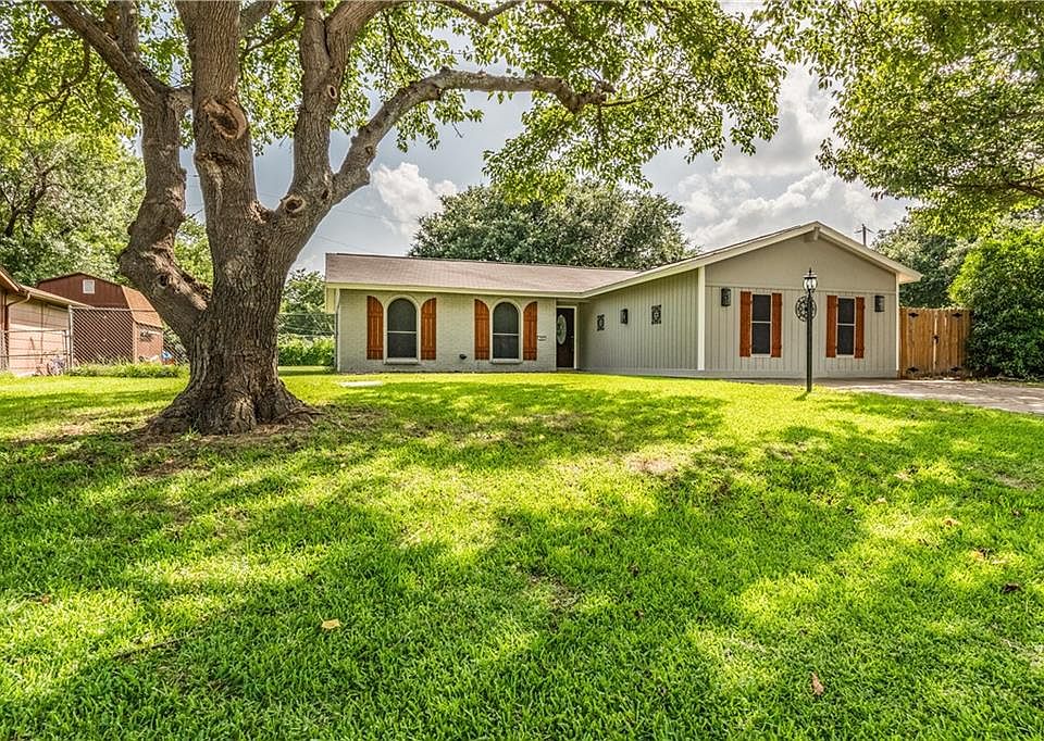 1st image of 309 NW Summercrest Blvd