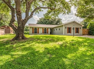 309 NW Summercrest Blvd, Burleson, TX 76028