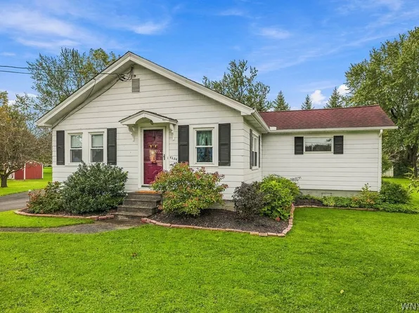 6236 Dorchester Rd, Lockport, NY 14094
