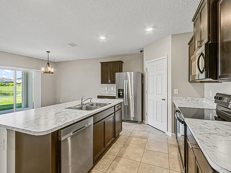 465 Sorrento Dr — Photo 10