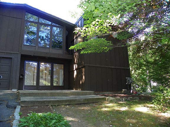 2nd image of 52 Winsor Ave