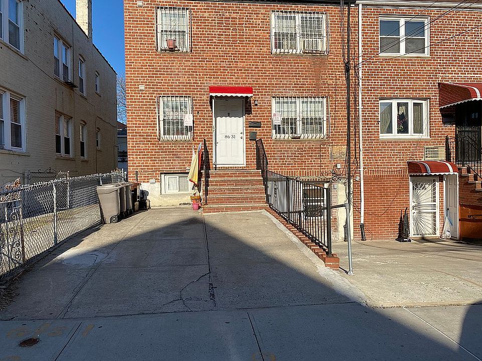 1st image of 8631 122nd St