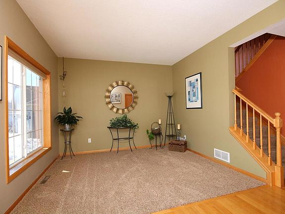 2nd image of 627 9th Ave NE