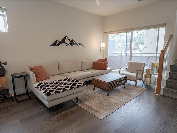 5th image of 2827 Manor Rd #4101