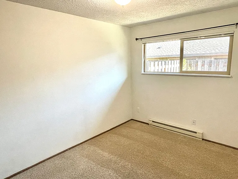 9004-9018 NE Oregon St — Photo 8