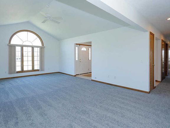 4th image of 21404 Division Dr