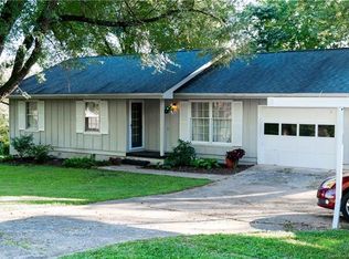 10 Fieldcrest Dr, Candler, NC 28715