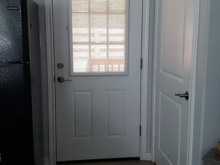 Constantine Dr — Photo 10