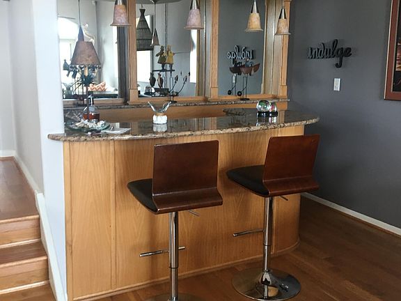 bar with ice maker and fridge/winecooler