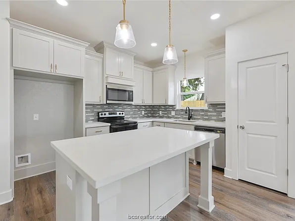 404 W 17th St W, Bryan, TX 77803