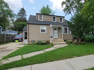 680 Cooper Ave, Elgin, IL 60120