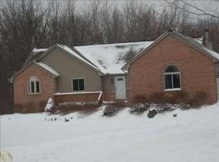 975 Shelmar Ln, Ortonville, MI