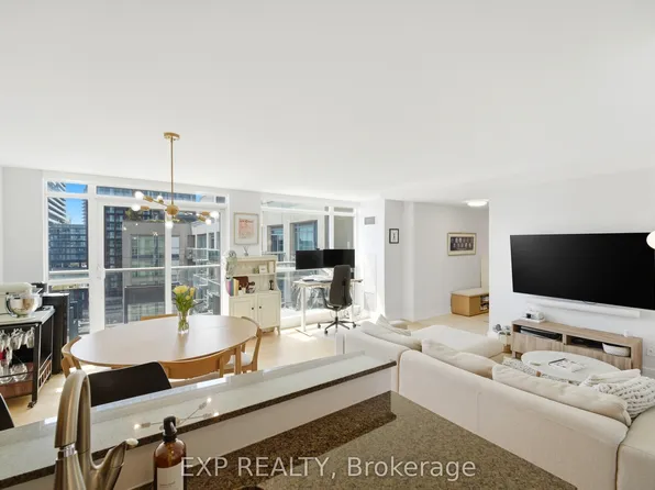 230 King St E #Penthouse 20, Toronto, ON M5A 1K5