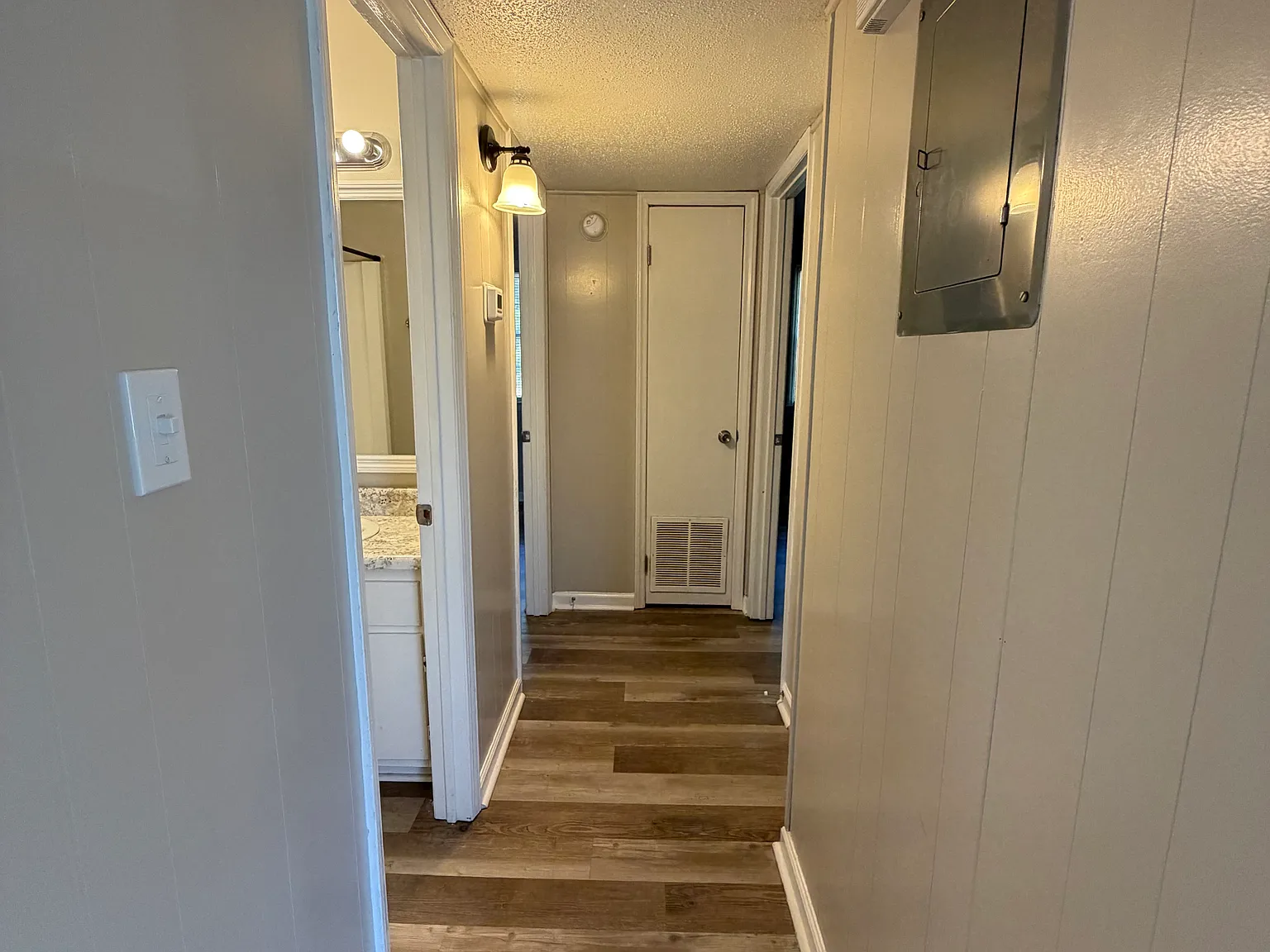 2 bed, 1.5 bath, 864 sqft, $990 — Photo 3