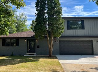 311 Berkshire Ter, Roselle, IL 60172