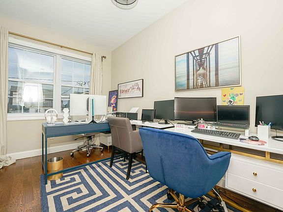 Bedroom#1 / Flex room (office)