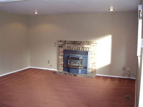 5th image of 7648 Oak Park Pl NW