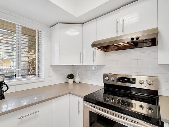3rd image of 2978 Walton Ave #27