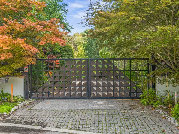 18 Timberglade Ct, Toronto, ON M2L 2Y2