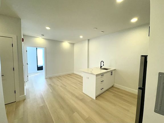2nd image of 314-316 Forrest St #202A