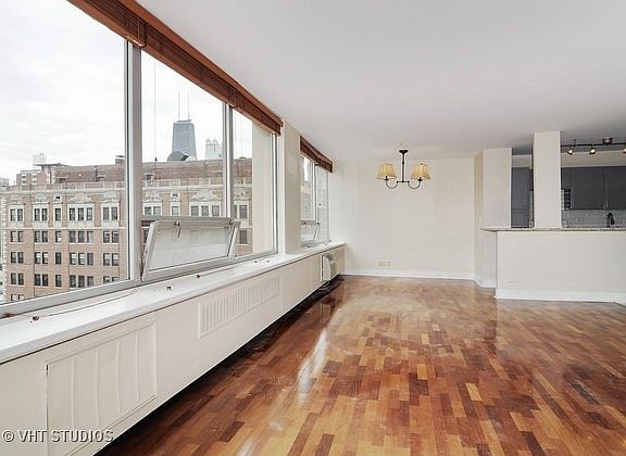 4th image of 88 W Schiller St APT 1501