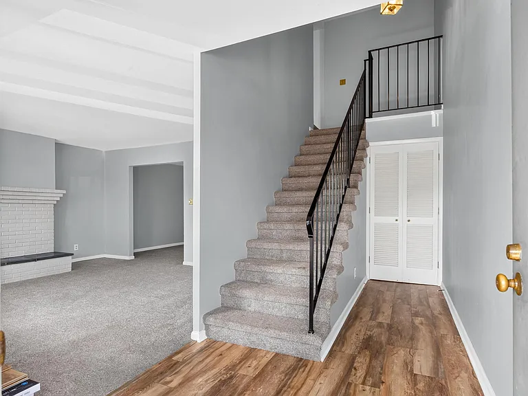 225 Harvest Dr — Photo 4