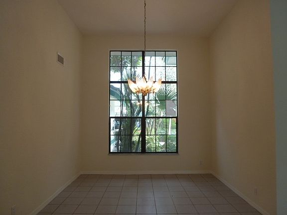 4th image of 600 NW 104th Ave