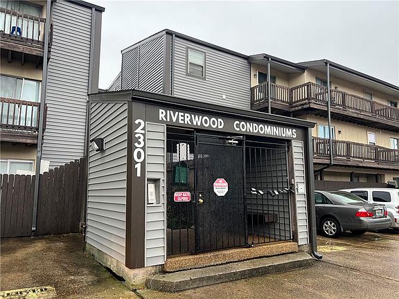 3rd image of 2301 Edenborn Ave APT 706