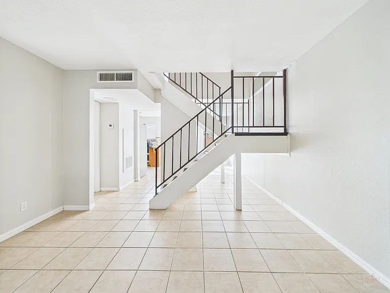 9520 Quail Village Ln — Photo 3