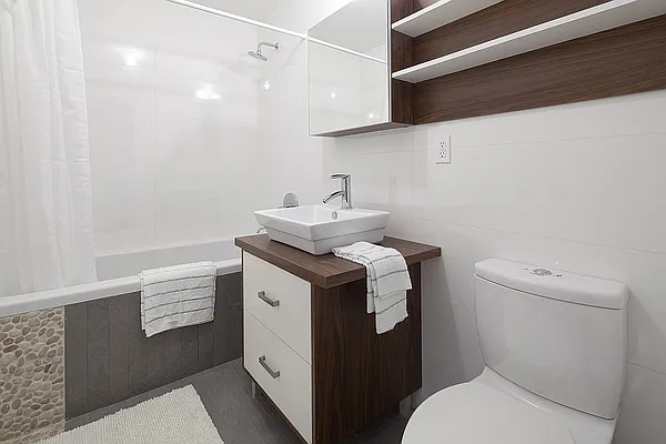 Sold by aptsandlofts.com | media 9