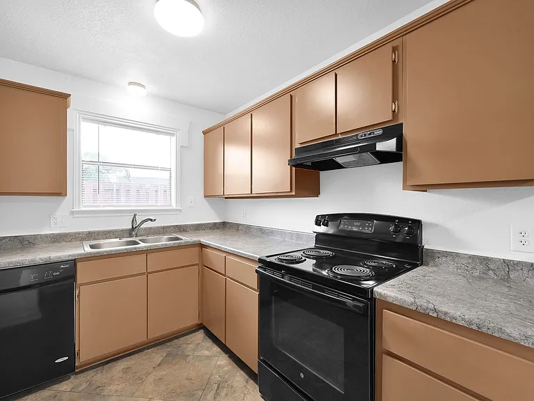 Lakeview Point Apartments — Photo 19