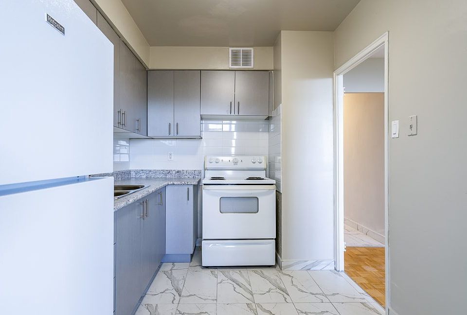 1st image of 2960 Don Mills Rd W #735622