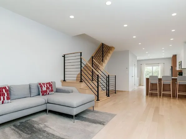 2703 E 28th St, Brooklyn, NY 11235
