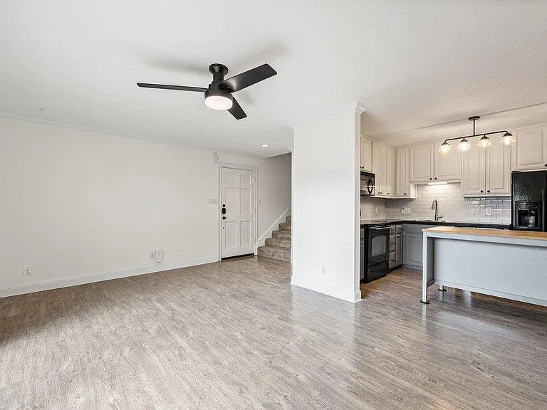 2500 Steck Ave #32 — Photo 6