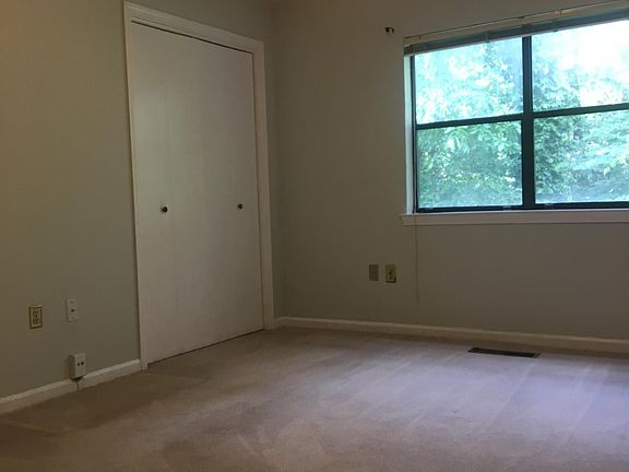 4th image of 301 Kings Row Dr APT 303