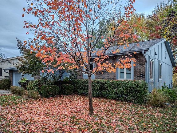 4th image of 34 Woodbridge Ln