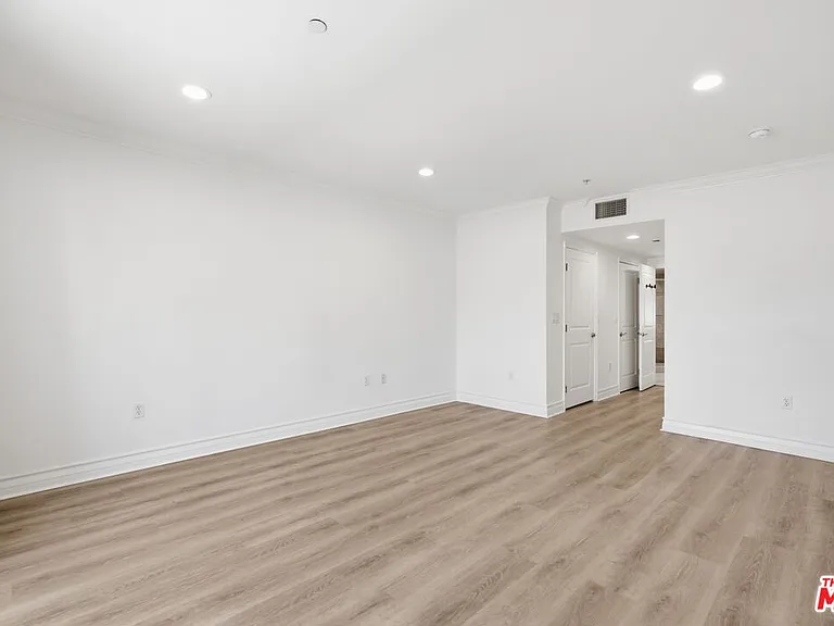 1878 Greenfield Ave #304 — Photo 14
