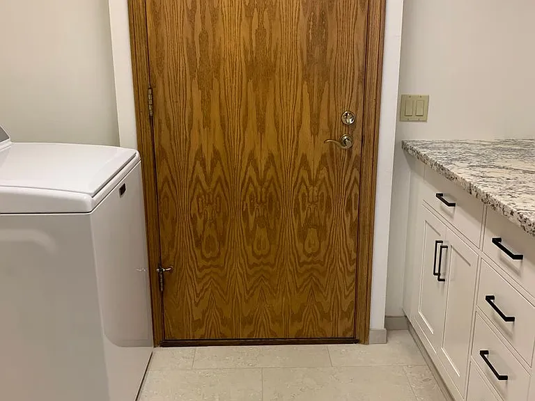 3747 Lincolnwood Dr — Photo 25