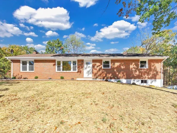 1175 3rd St, Blue Ridge, VA 24064