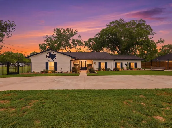 5111 Brookside Rd, Brookside Village, TX 77581